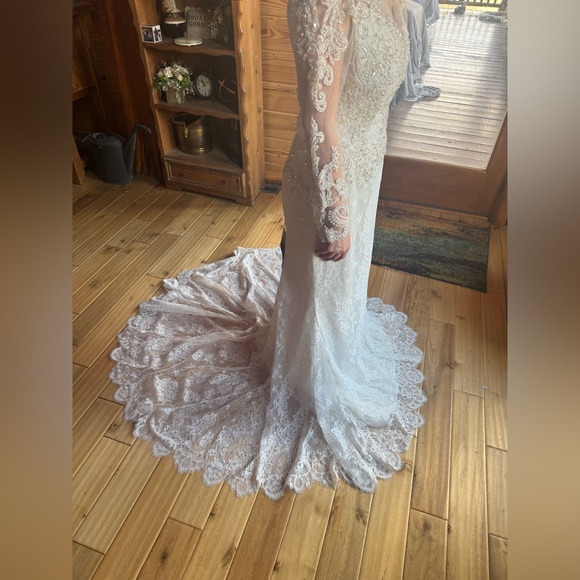 Beautiful brand new with tags Jasmine Couture wedding dress. Size 12. - Picture 3 of 10